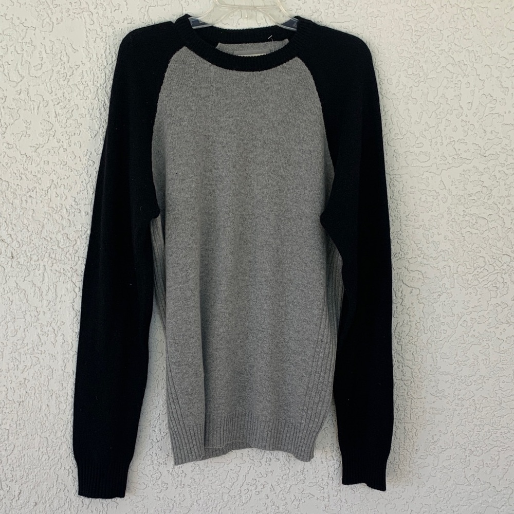 Old Navy Men's Two-Tone Crewneck cashmere Sweater - Gray & Black size L